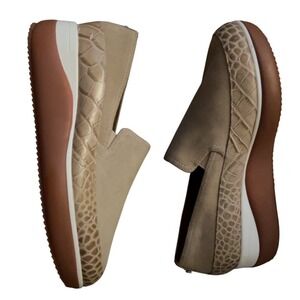 Donald Pliner Lizzee Slip-On platform slip on - Size 8